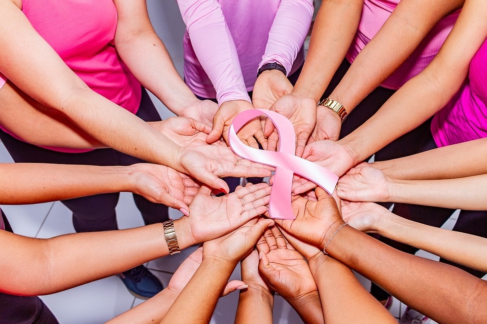 Breast cancer is a cancer that develops when cells proliferate out of control and spreads to other parts of the body (Pixabay)