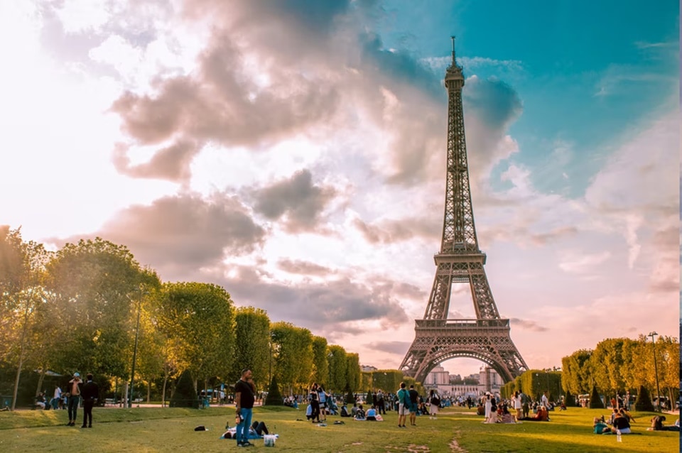 Eiffel Tower (Unsplash)