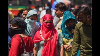 A severe, or extreme heatwave, occurs when the daytime maximum temperature settles at 6.5 degrees above normal or more. (Pratik Chorge/HT PHOTO)