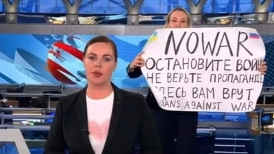 This video grab taken on March 15, 2022 shows Russian Channel One editor Marina Ovsyannikova holds a poster reading " Stop the war. Don't believe the propaganda' in Moscow on March 14, 2022 . -