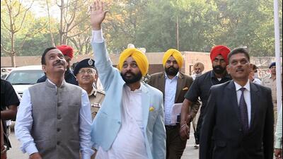 Mann got a rousing welcome when he reached the Punjab secretariat in Chandigarh to assume charge as CM after taking oath at Khatkar Kalan. (ANI) Mann got a rousing welcome when he reached the Punjab secretariat in Chandigarh to assume charge as CM after taking oath at Khatkar Kalan. (ANI)
