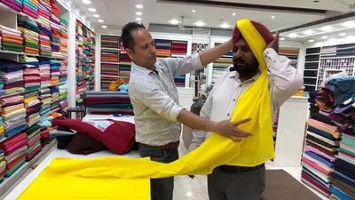 A man buying Basanti colour turban from the shop in Ludhiana on March 16, 2022. (HT PHOTO) A man buying Basanti colour turban from the shop in Ludhiana on March 16, 2022. (HT PHOTO)