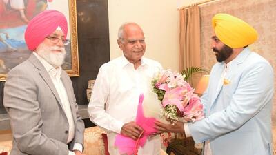 Punjab governor Banwarilal Purohit administered the oath to Inderbir Singh Nijjar in a simple ceremony at the Raj Bhawan. (ANI)