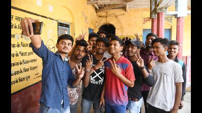 Students after declaration of Bihar intermediate examination results in Patna on Wednesday. (Santosh Kumar/HT Photo) Students after declaration of Bihar intermediate examination results in Patna on Wednesday. (Santosh Kumar/HT Photo)