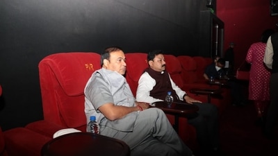 Himanta Biswa Sarma announced half-day holiday for government employees for watching The Kashmir Files. Himanta Biswa Sarma announced half-day holiday for government employees for watching The Kashmir Files.