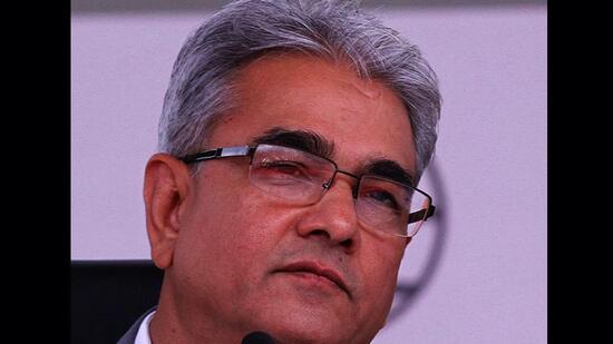 Retired IAS officer, Shashi Kant Sharma, who rose to become the country’s top auditor CAG after serving as India’s defence secretary, has been charge-sheeted by CBI under the anti-corruption law (HT File Photo/Arvind Yadav)