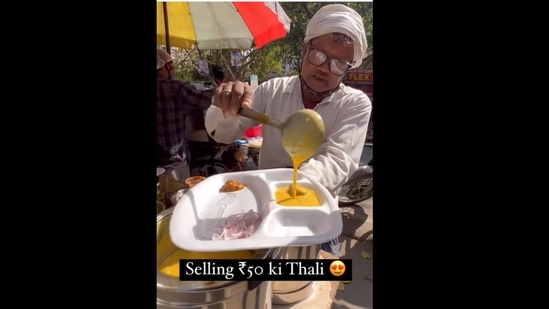 A screengrab of the video of a man who runs a food stall in Delhi.&nbsp; (chatore_broothers/Instagram )