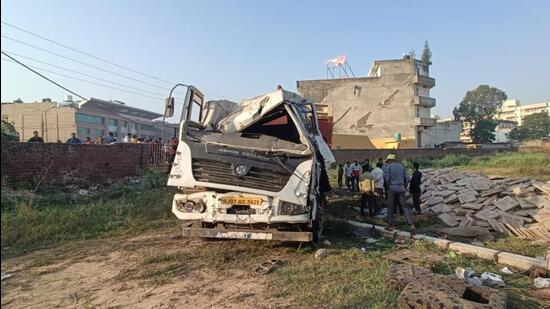 After mowing down the labourers Khurshid (right) and Bhai Lal to death, the truck overturned on a vacant plot along the road, crushing a 15-year-old boy, who fell out of the vehicle. (HT Photo)