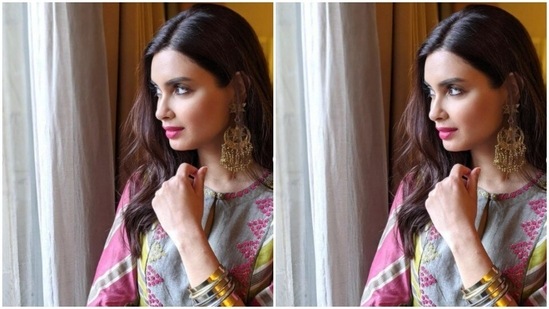 In statement golden earrings and bracelet from the house of Ritika Sachdeva, Diana aptly accessorised her ethnic look.(Instagram/@dianapenty)