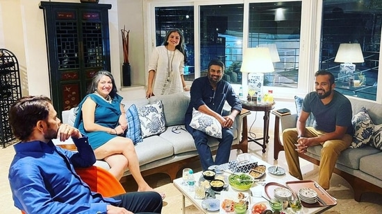 Anupam Mittal with R Madhavan and Chetan Bhagat at the latter's residence.&nbsp;