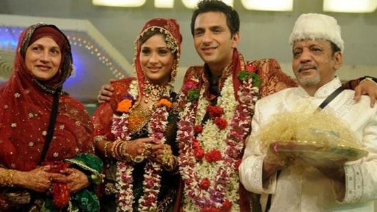 Sara Khan and Ali Mercchant tied the knot on Bigg Boss 4 in 2010.&nbsp;