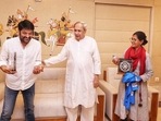 Kapil Sharma, Nandita Das pose with Odisha's CM Naveen Patnaik in new photos. Kapil Sharma, Nandita Das pose with Odisha's CM Naveen Patnaik in new photos.