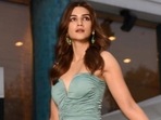 Kriti Sanon serves sultry elegance in <span class='webrupee'>₹</span>4k strapless bodycon dress for Bachchhan Paandey Delhi promotions Kriti Sanon serves sultry elegance in <span class='webrupee'>₹</span>4k strapless bodycon dress for Bachchhan Paandey Delhi promotions