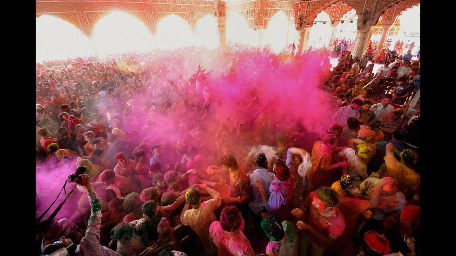 Travel plans soar on #Holiweekend