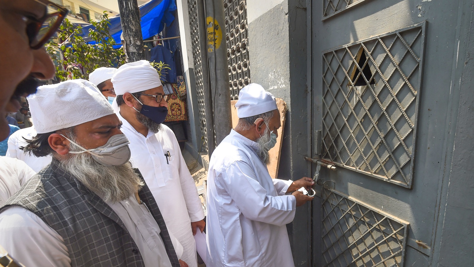 Covid-19: ‘Lift all curbs’, say area residents as Markaz mosque opens for a day