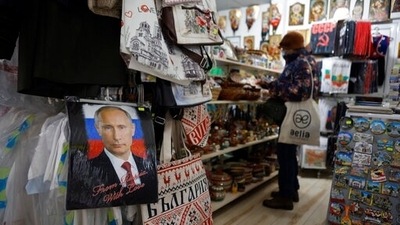 Russian items will be removed from the shop after the war in Ukraine. escalated, says the souvenir shop seller in Sofia. (AP Photo) (AP) Russian items will be removed from the shop after the war in Ukraine. escalated, says the souvenir shop seller in Sofia. (AP Photo) (AP)