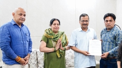 Arvind Kejriwal with Ankur Sharma (Delhi CMO/Twitter)