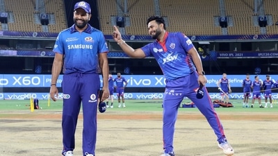 Mumbai Indians captain Rohit Sharma with Delhi Capitals skipper Rishabh Pant (IPL)