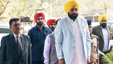 After taking oath as Punjab CM, Mann appealed to all the newly-elected MLAs to not get arrogant, and said, "We have to respect even those who didn't vote for us. I thank you all &amp; AAP convenor Arvind Kejriwal." (HT Photo/Ravi Kumar)