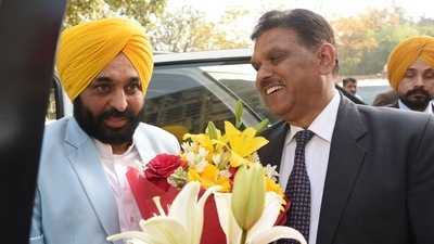 During the oath-taking ceremony, Punjab Chief Minister Bhagwant Mann said the people of the state have given a historic mandate and his government would work for pro-people policies. (HT Photo/Ravi Kumar) During the oath-taking ceremony, Punjab Chief Minister Bhagwant Mann said the people of the state have given a historic mandate and his government would work for pro-people policies. (HT Photo/Ravi Kumar)