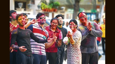 Some societies are restricting celebrations to just dry colours, whereas some are allowing entry to only fully vaccinated residents with masks at the venue, after temperature check at the entry. (Photo: Amal KS/HT) Some societies are restricting celebrations to just dry colours, whereas some are allowing entry to only fully vaccinated residents with masks at the venue, after temperature check at the entry. (Photo: Amal KS/HT)
