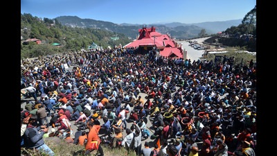 Activists of Devbhoomi Kshatriya Samaj Sangthan and Swarn Samaj had on Wednesday held a protest against Himachal Pradesh government in Shimla demanding reservation in government jobs for the upper caste. (HT)