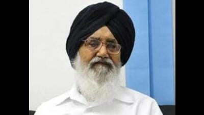 SAD patriarch Parkash Singh Badal announced to forgo the pension due to him as a former MLA of the Punjab legislative assembly on microblogging site Twitter on Thursday. (HT File Photo) SAD patriarch Parkash Singh Badal announced to forgo the pension due to him as a former MLA of the Punjab legislative assembly on microblogging site Twitter on Thursday. (HT File Photo)