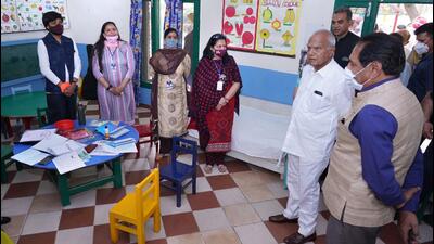 Punjab governor and UT administrator Banwarilal Purohit during his visit to Indira Holiday Home in Sector 24, Chandigarh, on Thursday. (HT Photo)