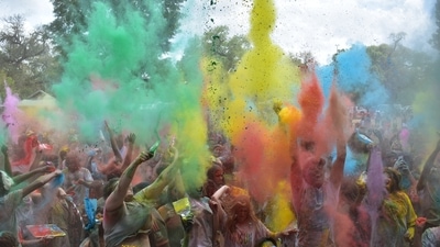 Maharashtra - Rang Panchami: In Maharashtra, people start the festival by lighting up a pyre of firewood which symbolises the victory of good over evil. It is on the next day that they play with colours and water. (Unsplash) Maharashtra - Rang Panchami: In Maharashtra, people start the festival by lighting up a pyre of firewood which symbolises the victory of good over evil. It is on the next day that they play with colours and water. (Unsplash)