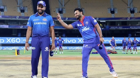 Mumbai Indians captain Rohit Sharma with Delhi Capitals skipper Rishabh Pant(IPL)