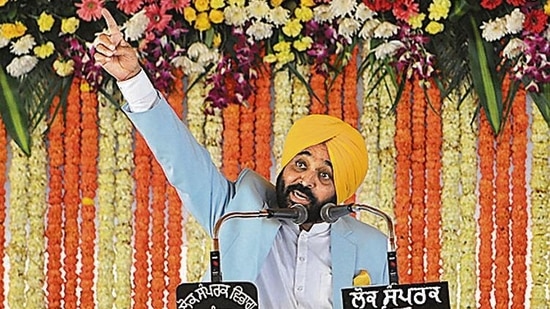 Aam Aadmi Party (AAP) leader Bhagwant Mann during the swearing-in ceremony as chief minister of Punjab at Khatkar Kalan village in Punjab. Photo by Ravi Kumar/Hindustan Times)