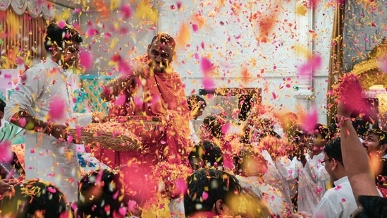 Udaipur - Royal Holi: This festival is organised by the royal family of Mewar. A procession takes place with decorated royal horses and bands. A traditional bonfire is lit and an effigy of Holika is set on fire.(Unsplash)