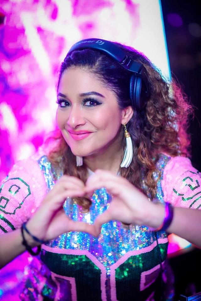 DJ Barkha Kaul is set to play songs such as Rang Barse, Holiya Mein Ude Re Gulaal, Holi Khele Raghuveera, among others. DJ Barkha Kaul is set to play songs such as Rang Barse, Holiya Mein Ude Re Gulaal, Holi Khele Raghuveera, among others.