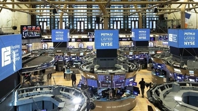 Asian shares retreat (AP)