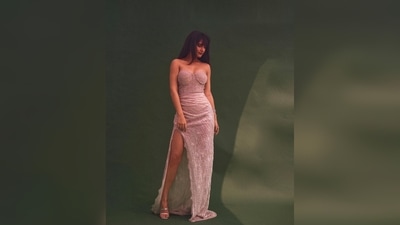 Fatima Sana Shaikh flaunted her toned body as she struck some stunning poses for the camera. (Instagram/@fatimasanashaikh) Fatima Sana Shaikh flaunted her toned body as she struck some stunning poses for the camera. (Instagram/@fatimasanashaikh)