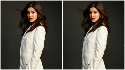 Styled by fashion stylist Tanya Ghavri, Shanaya wore her tresses open in beach wavy curls with a middle part as she posed for the indoor photoshoot. (Instagram/@shanayakapoor02)