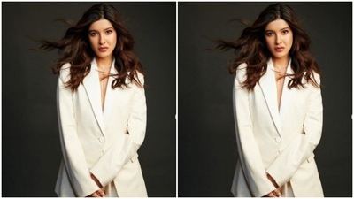 Shanaya ditched ethnic attires for a power suit in white. Needless to say, she looked every bit gorgeous in it. (Instagram/@shanayakapoor02)
