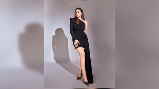 Parineeti Chopra's dress featured one full sleeve, padded shoulder and a long floor-sweeping train.(Instagram/@parineetichopra)
