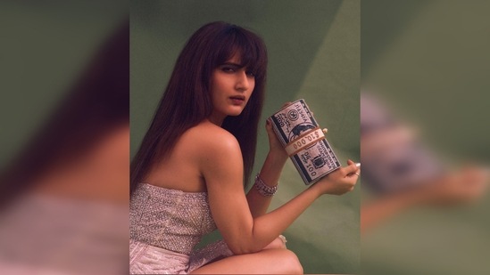 Fatima Sana Shaikh did not go overboard with her makeup and kept it very subtle.(Instagram/@fatimasanashaikh)