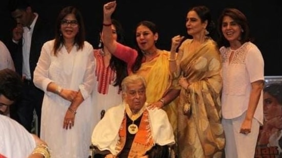 Shashi Kapoor had once spoken about Shabana Azmi and Zeenat Aman.