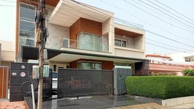 Actor Jaswinder Bhalla’s mother was alone at home at the time of the robbery, while, he, along with his children, was away at Ludhiana for a function. (HT Photo)