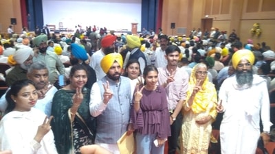 Harbhajan Singh ETO, who won from Jandiala by beating Sukhwinder Singh Danny of the Congress, to take oath. Harbhajan Singh ETO, who won from Jandiala by beating Sukhwinder Singh Danny of the Congress, to take oath.