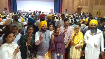 Dr Baljit Kaur, Harbhajan Singh ETO, Dr Vijay Singla, Lal Chand Kataruchak, Gurmeet Singh Meet Hayer, Laljit Singh Bhullar, Brahm Shankar Jimpa and Harjot Singh Bains, were sworn in at the ceremony in the Raj Bhavan. (HT Photo)