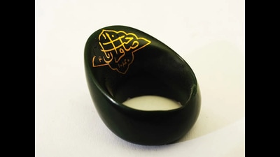 Mughal emperor Shah Jahan’s jade archery ring (designed to protect an archer’s thumb) is so dark green, it’s almost black. (Image courtesy Salar Jung Museum) Mughal emperor Shah Jahan’s jade archery ring (designed to protect an archer’s thumb) is so dark green, it’s almost black. (Image courtesy Salar Jung Museum)