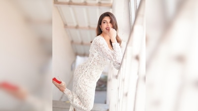 Jacqueline Fernandez's dress went down till her ankle and featured long sleeves and front buttons. (Instagram/@jacquelinef143) Jacqueline Fernandez's dress went down till her ankle and featured long sleeves and front buttons. (Instagram/@jacquelinef143)