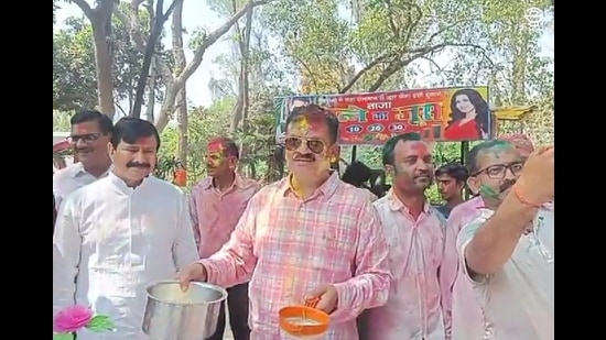 Bahraich DM offering sugarcane juice to visiting guests on Holi. (HT photo)