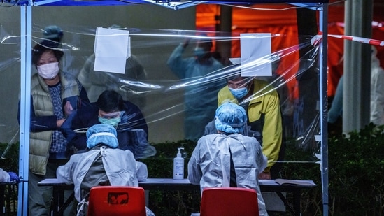 Residents visit a temporary Covid-19 testing station in Hong Kong, China, on Tuesday, March 1, 2022. Photographer: Lam Yik/Bloomberg(Bloomberg)
