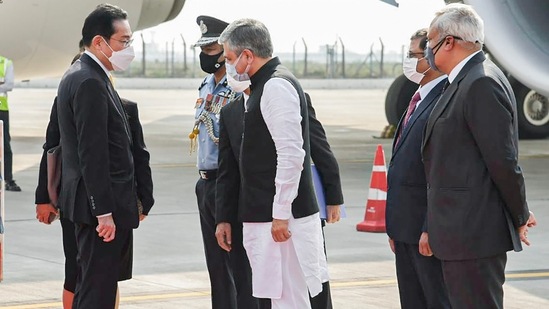 Union Minister Ashwini Vaishnaw received the Japanese Prime Minister at the airport.(PTI)
