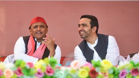 Samajwadi Party president Akhilesh Yadav and RLD chief Jayant Chaudhary. (PTI)
