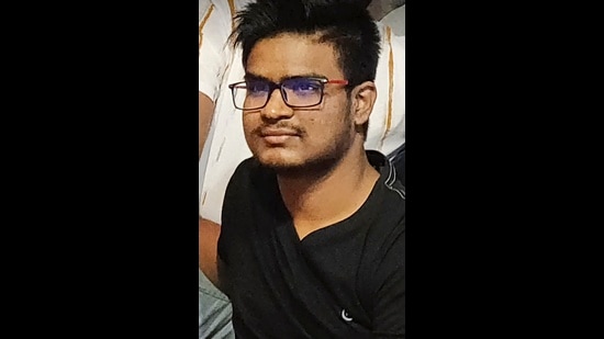 Naveen, a resident of Chalageri village in Karnataka’s Haveri district, was in a bunker in Kharkiv and had stepped out on March 1 to exchange currency and fetch some food when he was killed in the shelling. (PTI)